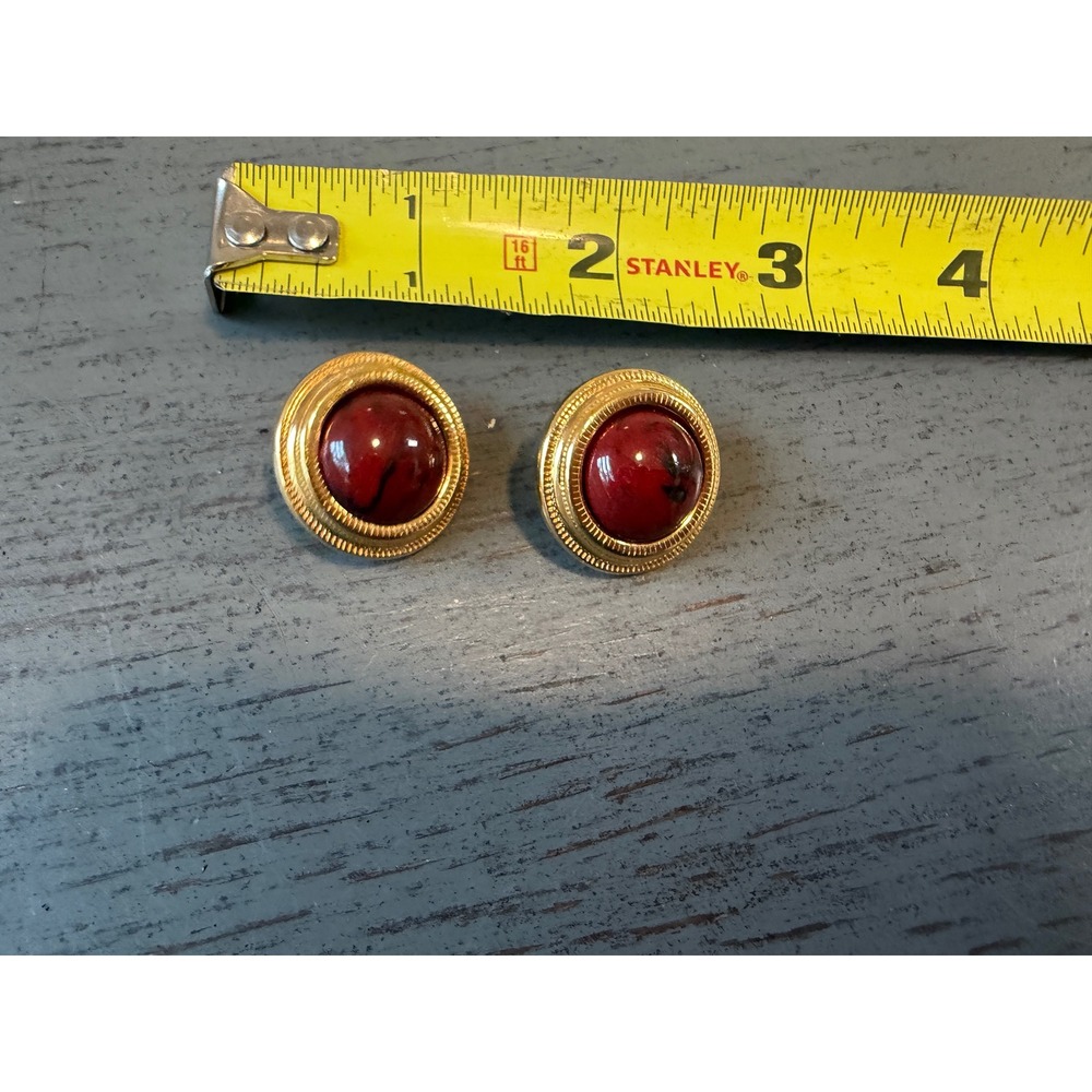 Vintage Gold Tone Red Faux Marble Cabochon Clip On Earrings Round Studs 0.75in
